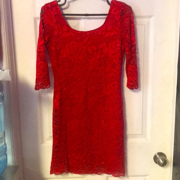 Lace dress - Picture 1 of 2